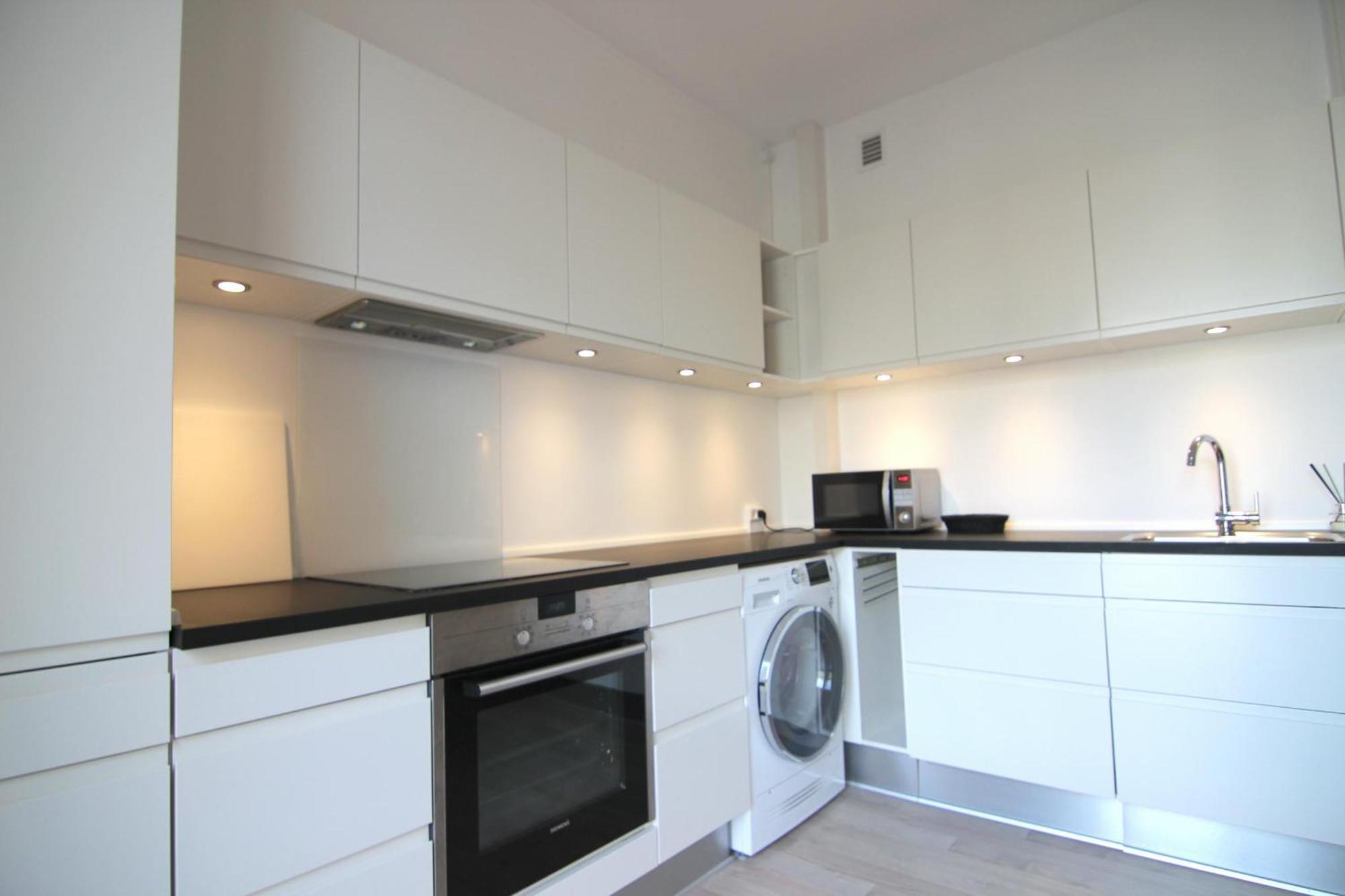 Great 1-bed With French Balcony In Center Appartement
